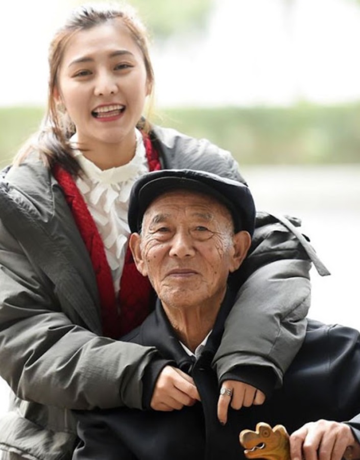 Litrato Ng Kasal Ng Isang 25 Taon Na Babae At 87 Na Lalaki Inakalang Litrato Ng Kasal Ng Isang 25 Taon Na Babae At 87 Na Lalaki Inakalang