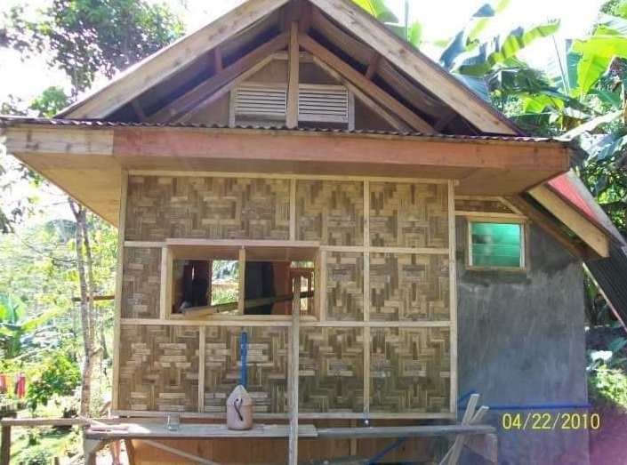 Simple lamang ang bahay na ito sa labas ngunit talaga namang magugulat