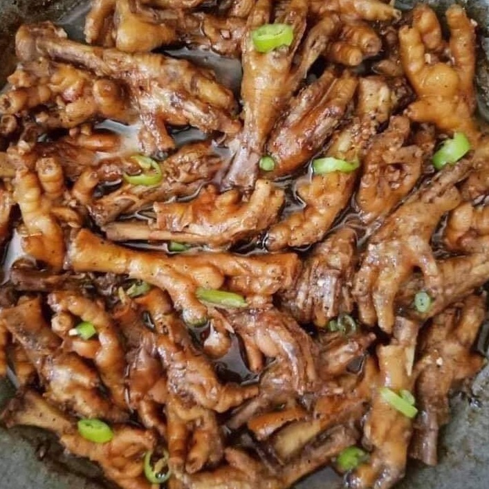 Napakasarap na adobong paa ng manok na may sili, sobrang nakakagutom